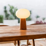 Draadloze Tafellamp van Rubberhout en Matglas – Dimbaar – Lichtbruin